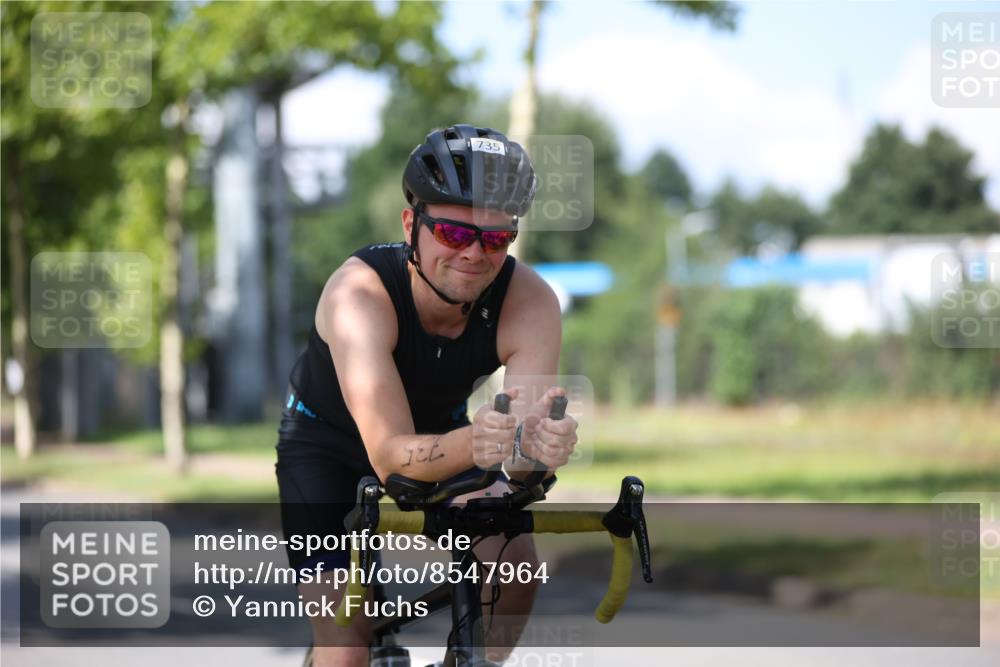 10.08.2025 - GEWOBA Citytriathlon Bremen Yannick Fuchs http://msf.ph/oto/8547964 10.08.2025 13:09:13 Radfahren 735, 822, 973, 977, 1006 meine-sportfotos.de
