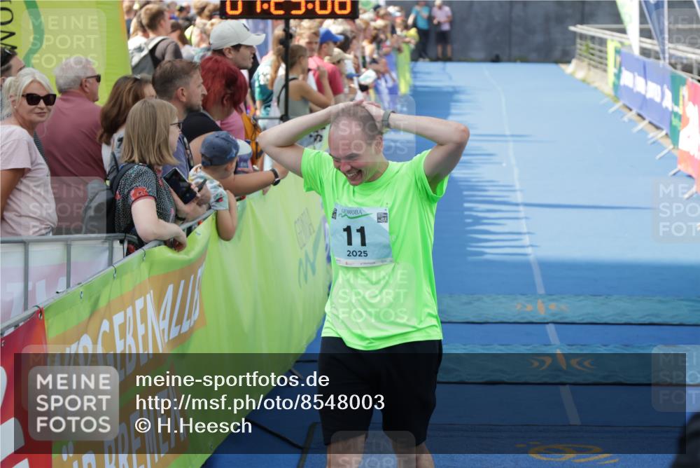 10.08.2025 - GEWOBA Citytriathlon Bremen H.Heesch http://msf.ph/oto/8548003 10.08.2025 11:32:47 Ziel 11, 77, 137, 400 meine-sportfotos.de
