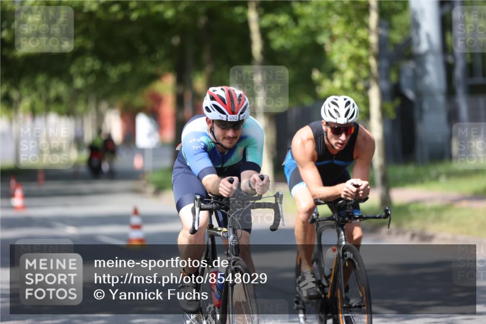 10.08.2025 - GEWOBA Citytriathlon Bremen Yannick Fuchs http://msf.ph/oto/8548029 10.08.2025 12:12:39 Radfahren 640, 692, 769, 851, 875, 885, 1012 meine-sportfotos.de