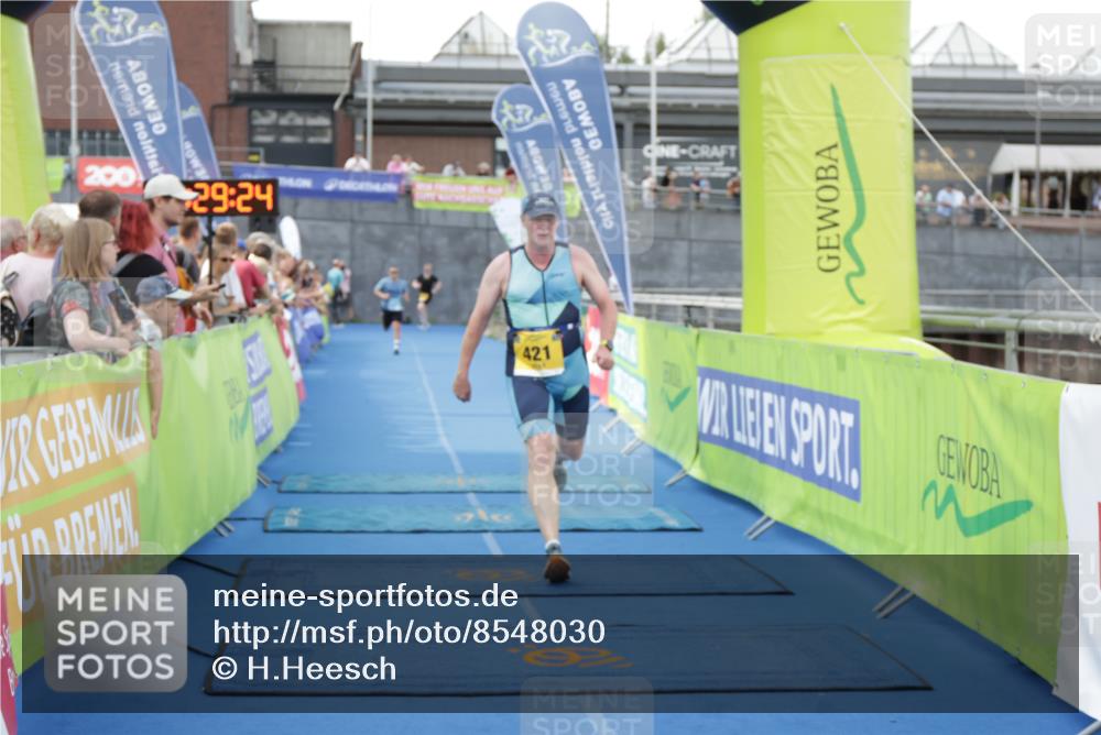 10.08.2025 - GEWOBA Citytriathlon Bremen H.Heesch http://msf.ph/oto/8548030 10.08.2025 11:33:06 Ziel 358, 421 meine-sportfotos.de