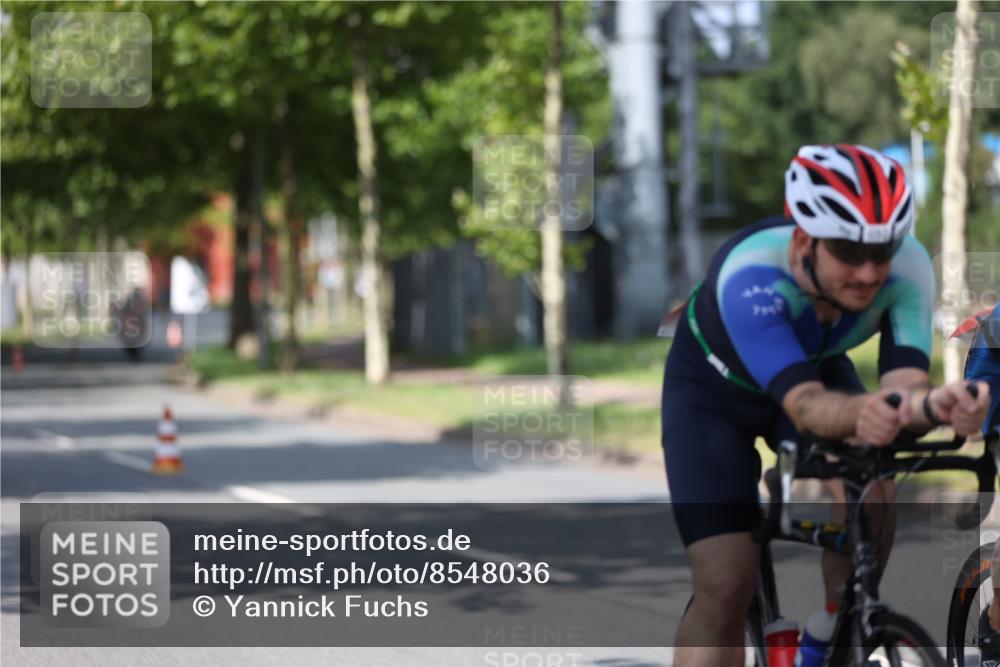 10.08.2025 - GEWOBA Citytriathlon Bremen Yannick Fuchs http://msf.ph/oto/8548036 10.08.2025 12:12:39 Radfahren 640, 692, 769, 851, 875, 885, 1012 meine-sportfotos.de