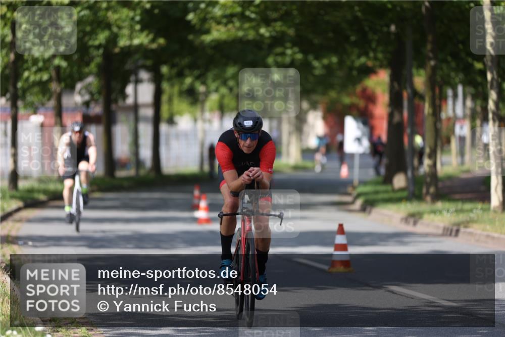 10.08.2025 - GEWOBA Citytriathlon Bremen Yannick Fuchs http://msf.ph/oto/8548054 10.08.2025 12:12:42 Radfahren 640, 692, 769, 771, 851, 885, 1012 meine-sportfotos.de