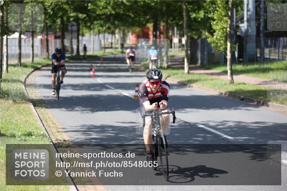 10.08.2025 - GEWOBA Citytriathlon Bremen Yannick Fuchs http://msf.ph/oto/8548065 10.08.2025 13:10:15 Radfahren 642, 752, 763, 776, 919, 922, 947, 1037 meine-sportfotos.de