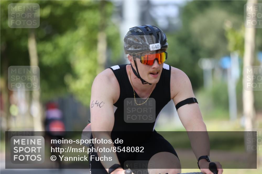10.08.2025 - GEWOBA Citytriathlon Bremen Yannick Fuchs http://msf.ph/oto/8548082 10.08.2025 12:12:45 Radfahren 640, 692, 769, 771, 851, 884, 885, 1012 meine-sportfotos.de