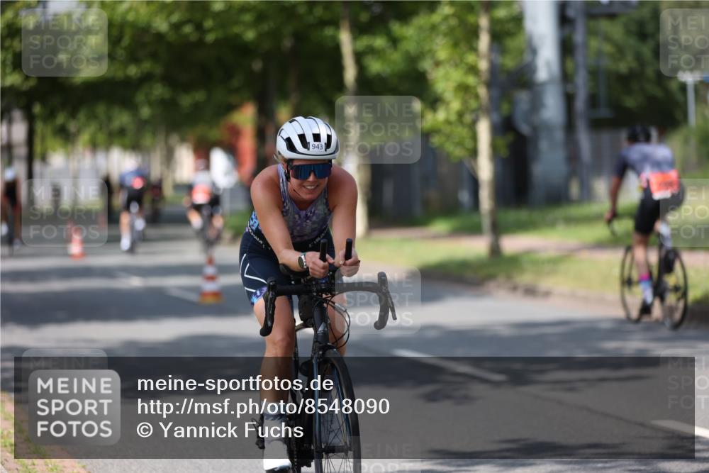 10.08.2025 - GEWOBA Citytriathlon Bremen Yannick Fuchs http://msf.ph/oto/8548090 10.08.2025 12:12:51 Radfahren 640, 675, 692, 745, 767, 771, 851, 884, 885, 960 meine-sportfotos.de