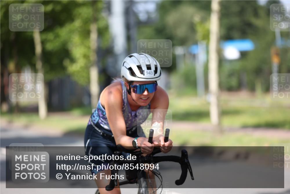 10.08.2025 - GEWOBA Citytriathlon Bremen Yannick Fuchs http://msf.ph/oto/8548094 10.08.2025 12:12:51 Radfahren 640, 675, 692, 745, 767, 771, 851, 884, 885, 960 meine-sportfotos.de