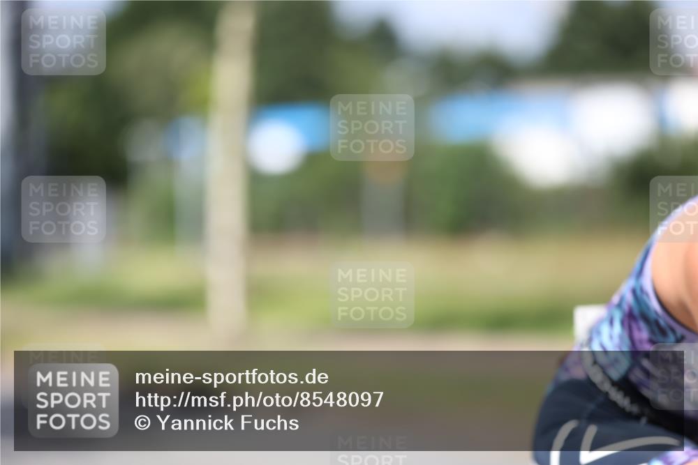 10.08.2025 - GEWOBA Citytriathlon Bremen Yannick Fuchs http://msf.ph/oto/8548097 10.08.2025 12:12:52 Radfahren 640, 675, 692, 745, 767, 771, 851, 884, 885, 960 meine-sportfotos.de