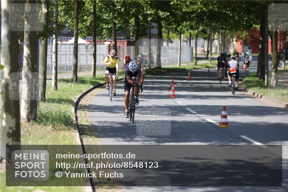 10.08.2025 - GEWOBA Citytriathlon Bremen Yannick Fuchs http://msf.ph/oto/8548123 10.08.2025 13:10:35 Radfahren 722, 752, 833, 834, 872, 891, 935, 956, 1031 meine-sportfotos.de