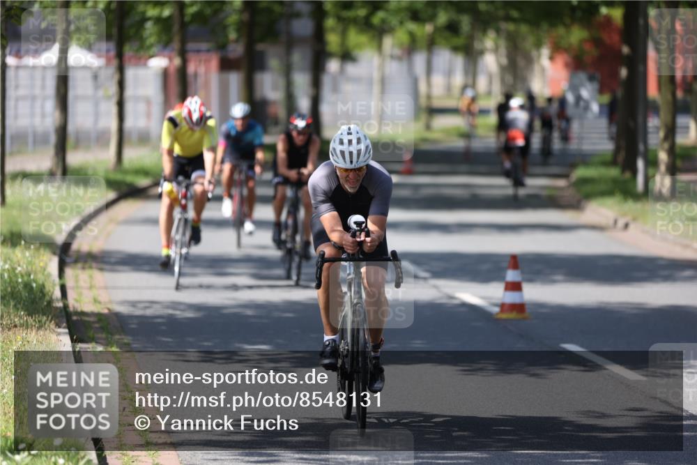 10.08.2025 - GEWOBA Citytriathlon Bremen Yannick Fuchs http://msf.ph/oto/8548131 10.08.2025 13:10:36 Radfahren 722, 752, 833, 834, 872, 891, 935, 956, 1031 meine-sportfotos.de