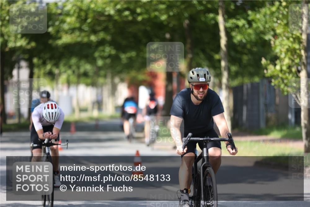 10.08.2025 - GEWOBA Citytriathlon Bremen Yannick Fuchs http://msf.ph/oto/8548133 10.08.2025 12:12:58 Radfahren 640, 675, 745, 767, 771, 884, 885, 960 meine-sportfotos.de