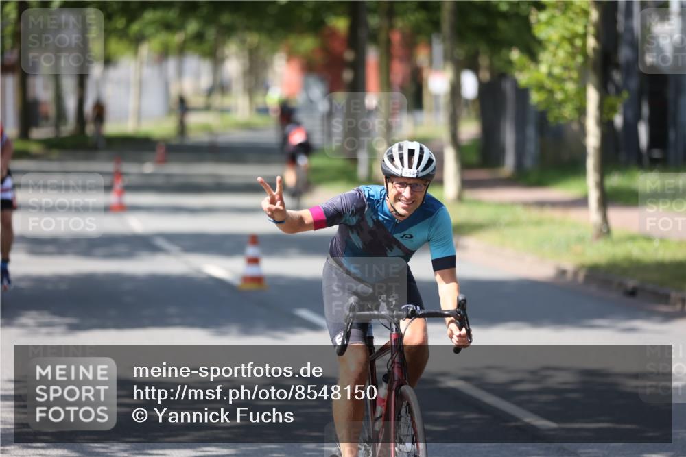 10.08.2025 - GEWOBA Citytriathlon Bremen Yannick Fuchs http://msf.ph/oto/8548150 10.08.2025 13:10:39 Radfahren 722, 752, 833, 834, 858, 872, 891, 935, 956, 1031 meine-sportfotos.de