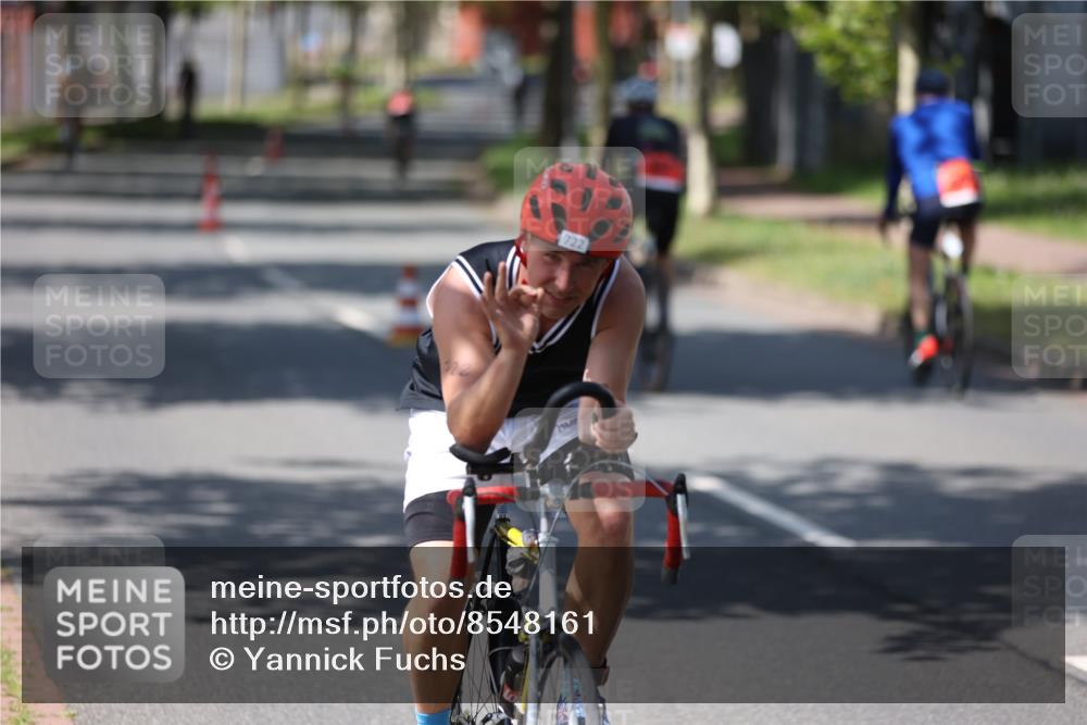 10.08.2025 - GEWOBA Citytriathlon Bremen Yannick Fuchs http://msf.ph/oto/8548161 10.08.2025 13:10:41 Radfahren 722, 833, 834, 858, 872, 891, 935, 956, 1031 meine-sportfotos.de