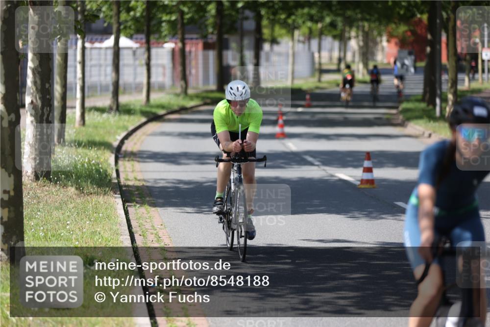 10.08.2025 - GEWOBA Citytriathlon Bremen Yannick Fuchs http://msf.ph/oto/8548188 10.08.2025 13:10:51 Radfahren 722, 834, 858, 872, 891, 935, 1031 meine-sportfotos.de
