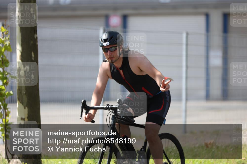 10.08.2025 - GEWOBA Citytriathlon Bremen Yannick Fuchs http://msf.ph/oto/8548199 10.08.2025 13:11:07 Radfahren 593, 738, 759 meine-sportfotos.de