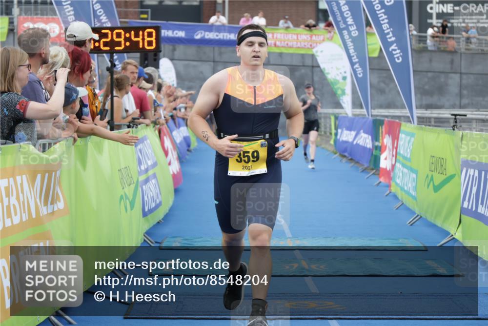 10.08.2025 - GEWOBA Citytriathlon Bremen H.Heesch http://msf.ph/oto/8548204 10.08.2025 11:33:30 Ziel 359 meine-sportfotos.de