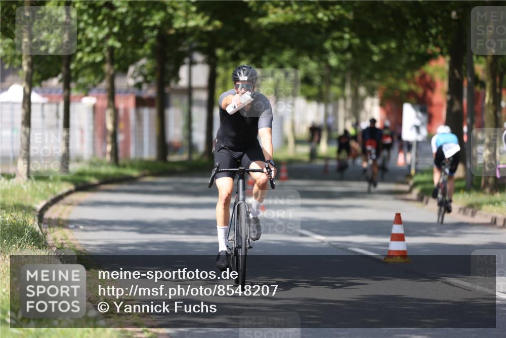 10.08.2025 - GEWOBA Citytriathlon Bremen Yannick Fuchs http://msf.ph/oto/8548207 10.08.2025 12:13:25 Radfahren 552, 612, 649, 760, 770, 774, 916, 1013, 1026 meine-sportfotos.de