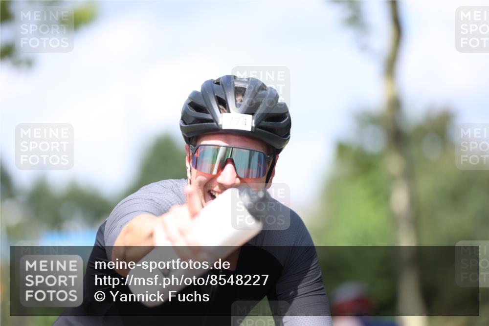 10.08.2025 - GEWOBA Citytriathlon Bremen Yannick Fuchs http://msf.ph/oto/8548227 10.08.2025 12:13:27 Radfahren 552, 612, 649, 760, 770, 774, 916, 1013, 1026 meine-sportfotos.de
