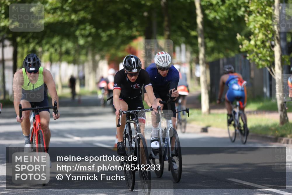10.08.2025 - GEWOBA Citytriathlon Bremen Yannick Fuchs http://msf.ph/oto/8548233 10.08.2025 12:13:34 Radfahren 552, 612, 649, 664, 770, 774, 776, 823, 916, 1017 meine-sportfotos.de
