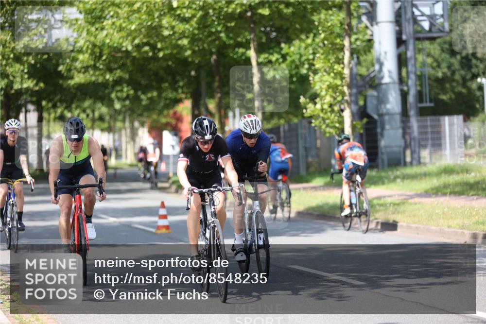 10.08.2025 - GEWOBA Citytriathlon Bremen Yannick Fuchs http://msf.ph/oto/8548235 10.08.2025 12:13:34 Radfahren 552, 612, 649, 664, 770, 774, 776, 823, 916, 1017 meine-sportfotos.de
