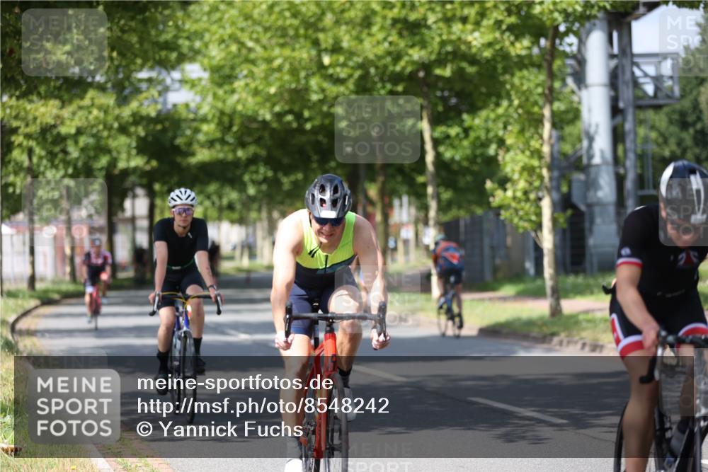 10.08.2025 - GEWOBA Citytriathlon Bremen Yannick Fuchs http://msf.ph/oto/8548242 10.08.2025 12:13:34 Radfahren 552, 612, 649, 664, 770, 774, 776, 823, 916, 1017 meine-sportfotos.de