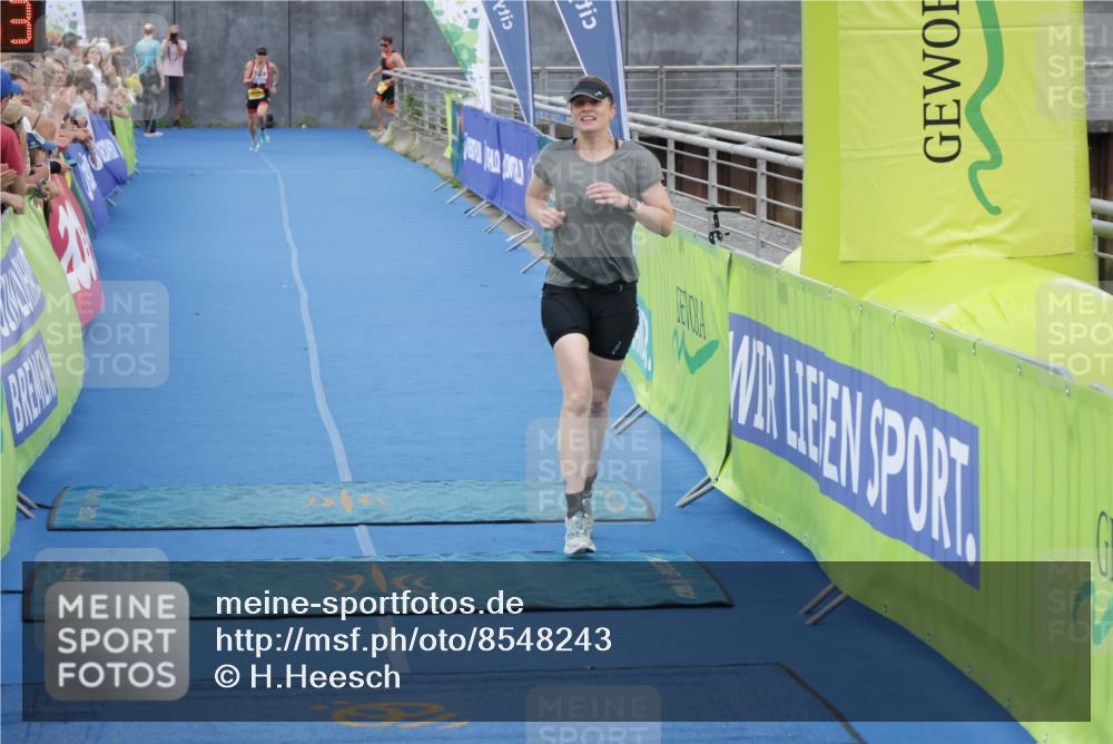 10.08.2025 - GEWOBA Citytriathlon Bremen H.Heesch http://msf.ph/oto/8548243 10.08.2025 11:33:35 Ziel 359, 491 meine-sportfotos.de
