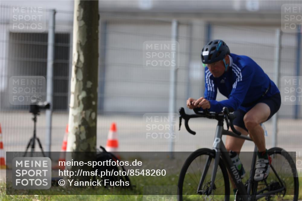 10.08.2025 - GEWOBA Citytriathlon Bremen Yannick Fuchs http://msf.ph/oto/8548260 10.08.2025 13:11:43 Radfahren 604, 635, 667, 750, 894, 933, 937, 966, 1017, 1032 meine-sportfotos.de