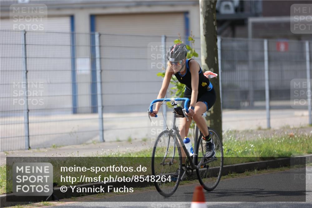 10.08.2025 - GEWOBA Citytriathlon Bremen Yannick Fuchs http://msf.ph/oto/8548264 10.08.2025 13:11:45 Radfahren 604, 635, 667, 750, 894, 933, 937, 966, 1017, 1032 meine-sportfotos.de