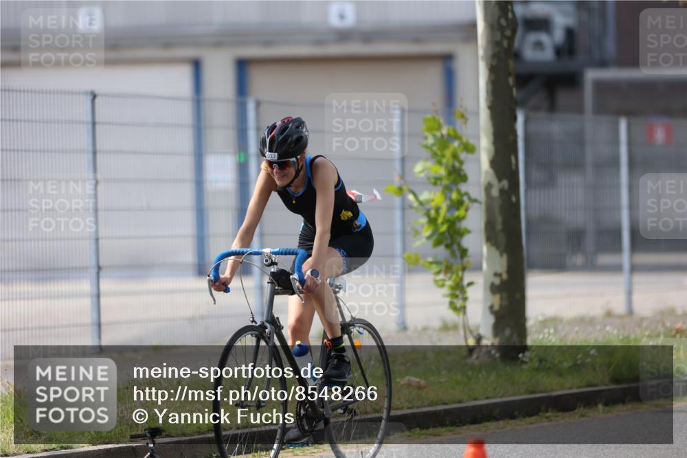 10.08.2025 - GEWOBA Citytriathlon Bremen Yannick Fuchs http://msf.ph/oto/8548266 10.08.2025 13:11:45 Radfahren 604, 635, 667, 750, 894, 933, 937, 966, 1017, 1032 meine-sportfotos.de