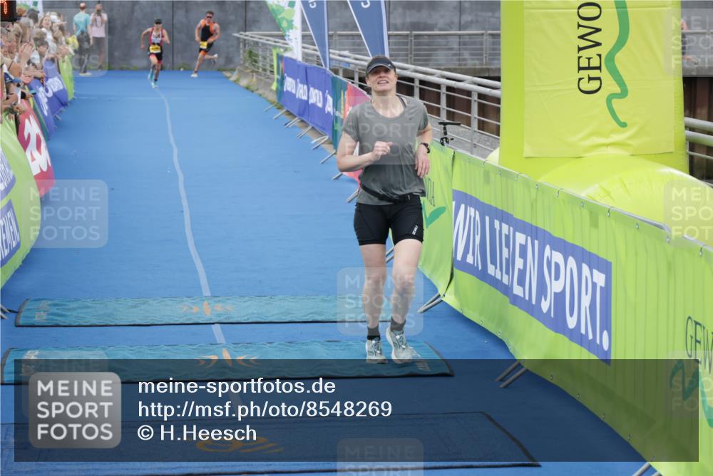 10.08.2025 - GEWOBA Citytriathlon Bremen H.Heesch http://msf.ph/oto/8548269 10.08.2025 11:33:35 Ziel 359, 491 meine-sportfotos.de