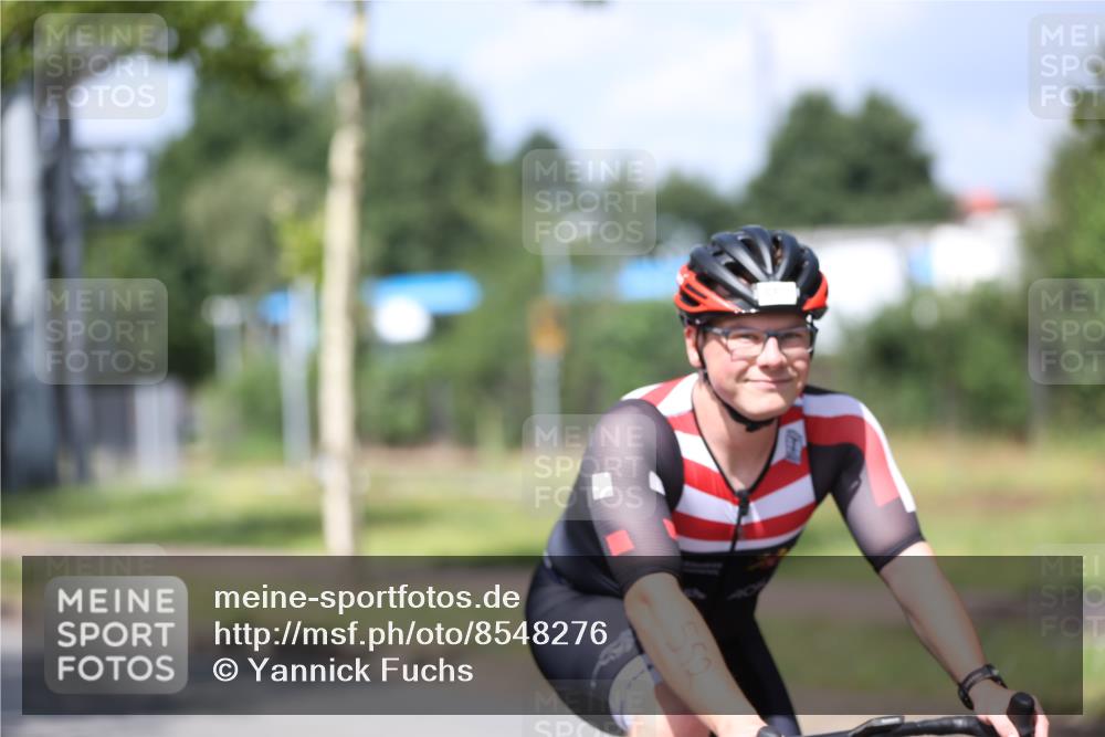 10.08.2025 - GEWOBA Citytriathlon Bremen Yannick Fuchs http://msf.ph/oto/8548276 10.08.2025 12:13:38 Radfahren 552, 612, 621, 649, 664, 770, 774, 776, 823, 916, 1017 meine-sportfotos.de