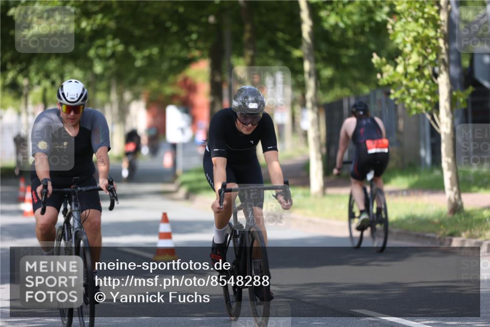 10.08.2025 - GEWOBA Citytriathlon Bremen Yannick Fuchs http://msf.ph/oto/8548288 10.08.2025 12:13:41 Radfahren 552, 568, 612, 621, 649, 664, 770, 776, 823, 916, 1017 meine-sportfotos.de