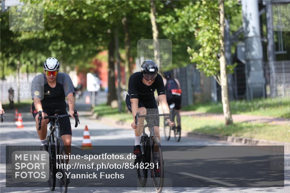 10.08.2025 - GEWOBA Citytriathlon Bremen Yannick Fuchs http://msf.ph/oto/8548291 10.08.2025 12:13:42 Radfahren 552, 568, 612, 621, 649, 664, 770, 776, 823, 916, 1017 meine-sportfotos.de