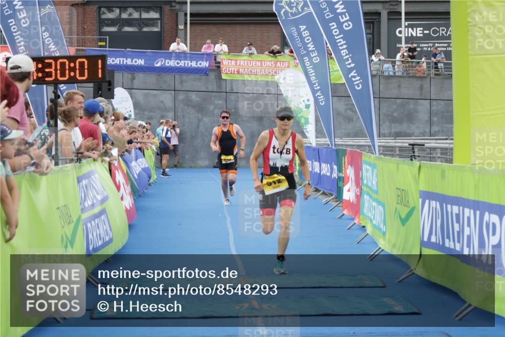 10.08.2025 - GEWOBA Citytriathlon Bremen H.Heesch http://msf.ph/oto/8548293 10.08.2025 11:33:43 Ziel 353, 491, 512 meine-sportfotos.de