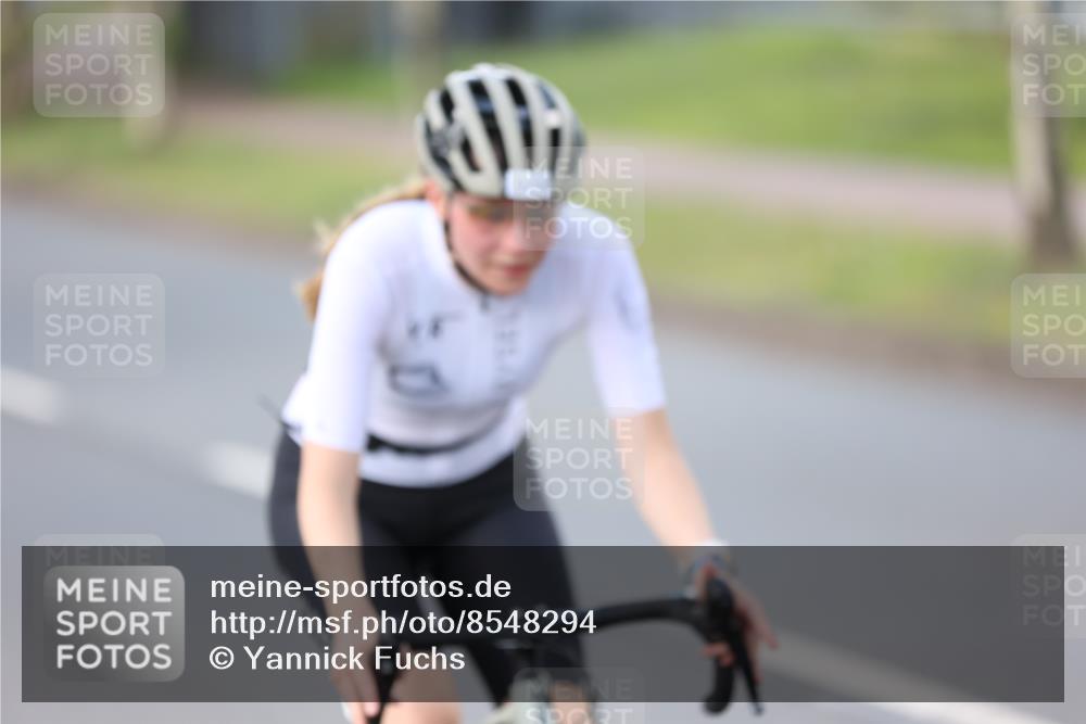 10.08.2025 - GEWOBA Citytriathlon Bremen Yannick Fuchs http://msf.ph/oto/8548294 10.08.2025 13:12:37 Radfahren 575, 789, 895, 902, 924, 1028, 1035 meine-sportfotos.de