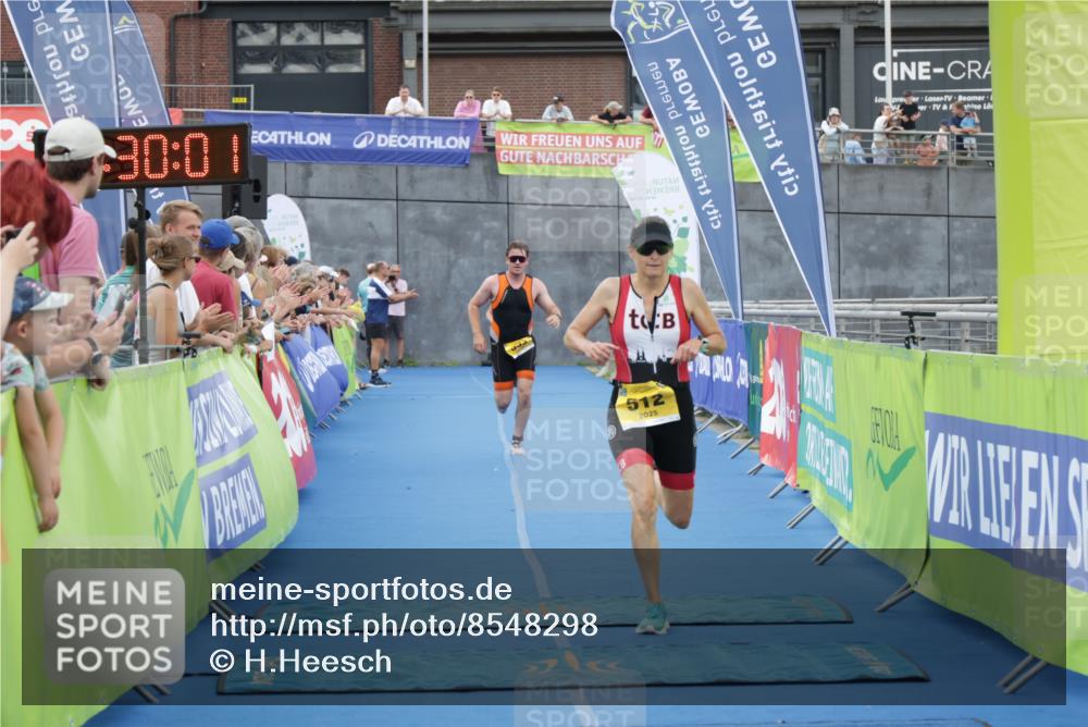 10.08.2025 - GEWOBA Citytriathlon Bremen H.Heesch http://msf.ph/oto/8548298 10.08.2025 11:33:43 Ziel 353, 491, 512 meine-sportfotos.de