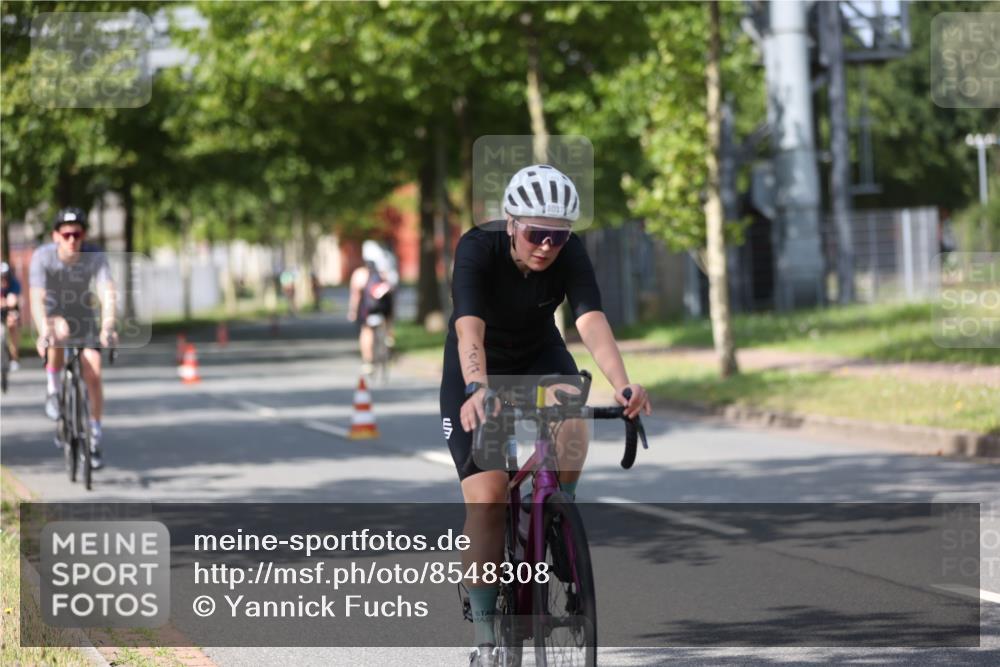 10.08.2025 - GEWOBA Citytriathlon Bremen Yannick Fuchs http://msf.ph/oto/8548308 10.08.2025 12:13:43 Radfahren 552, 568, 612, 621, 649, 664, 733, 770, 776, 823, 863, 916, 1017 meine-sportfotos.de