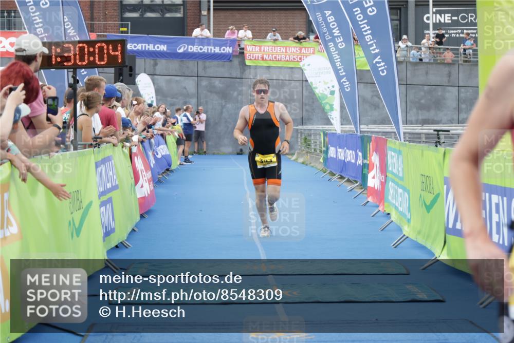 10.08.2025 - GEWOBA Citytriathlon Bremen H.Heesch http://msf.ph/oto/8548309 10.08.2025 11:33:46 Ziel 353, 432, 512 meine-sportfotos.de