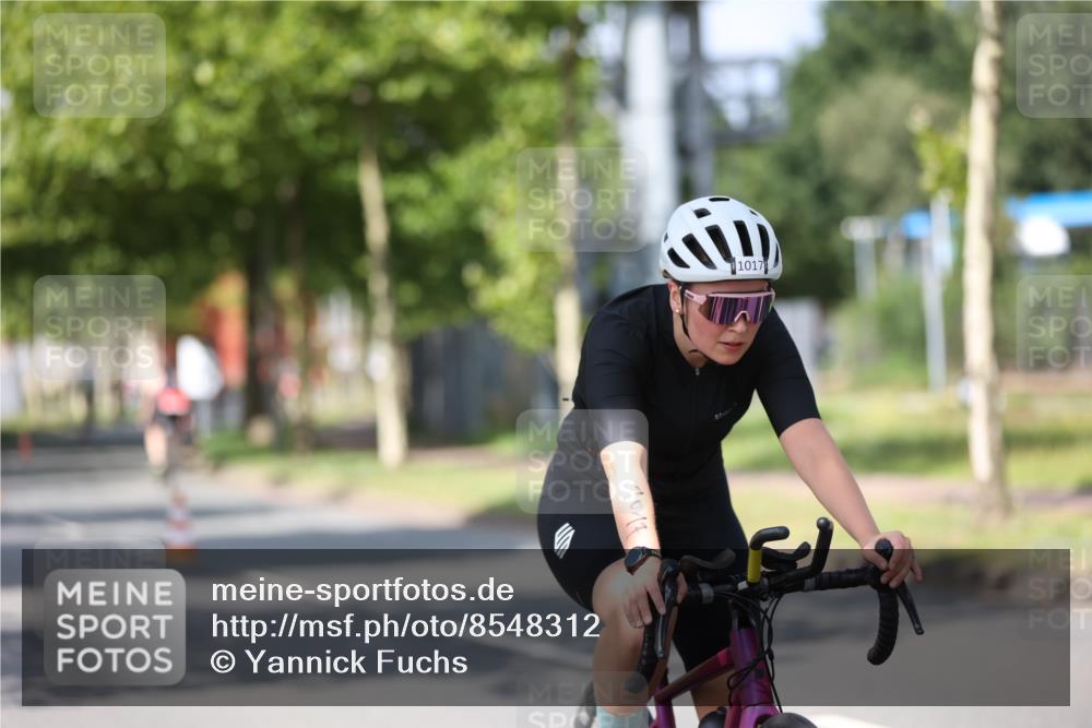 10.08.2025 - GEWOBA Citytriathlon Bremen Yannick Fuchs http://msf.ph/oto/8548312 10.08.2025 12:13:43 Radfahren 552, 568, 612, 621, 649, 664, 733, 770, 776, 823, 863, 916, 1017 meine-sportfotos.de
