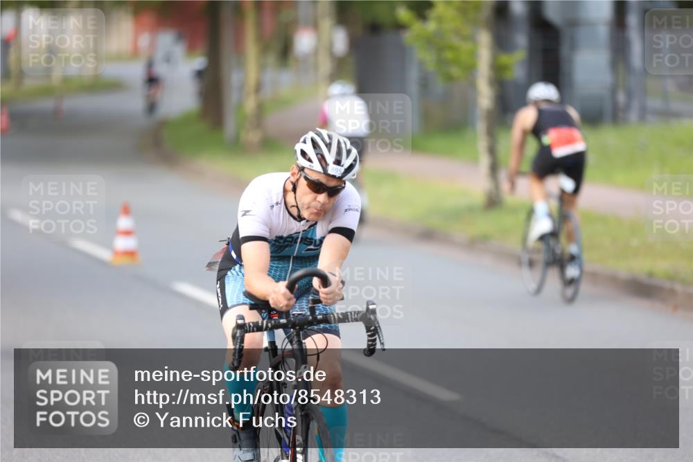 10.08.2025 - GEWOBA Citytriathlon Bremen Yannick Fuchs http://msf.ph/oto/8548313 10.08.2025 13:12:43 Radfahren 575, 582, 789, 895, 902, 924, 1028, 1035 meine-sportfotos.de