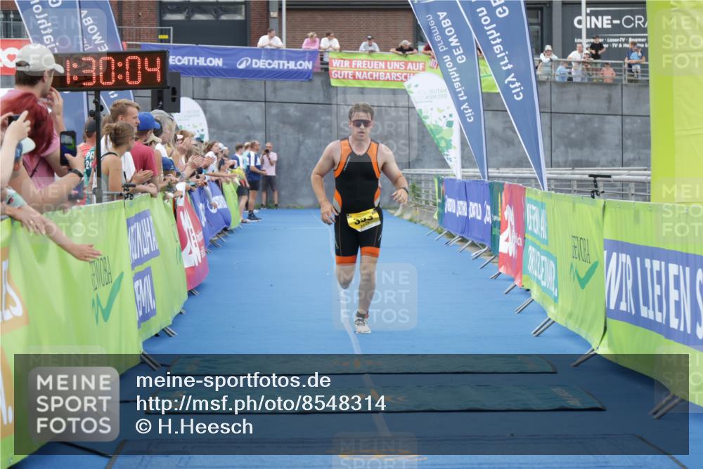 10.08.2025 - GEWOBA Citytriathlon Bremen H.Heesch http://msf.ph/oto/8548314 10.08.2025 11:33:46 Ziel 353, 432, 512 meine-sportfotos.de