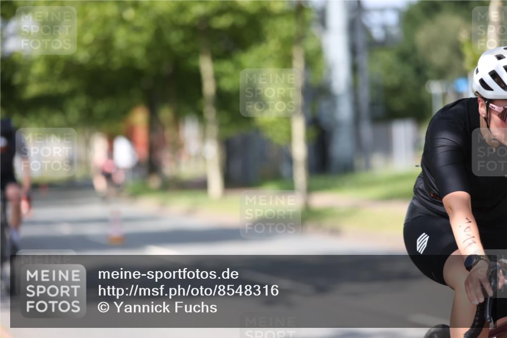 10.08.2025 - GEWOBA Citytriathlon Bremen Yannick Fuchs http://msf.ph/oto/8548316 10.08.2025 12:13:44 Radfahren 552, 568, 612, 621, 649, 664, 733, 770, 776, 823, 863, 916, 1017 meine-sportfotos.de