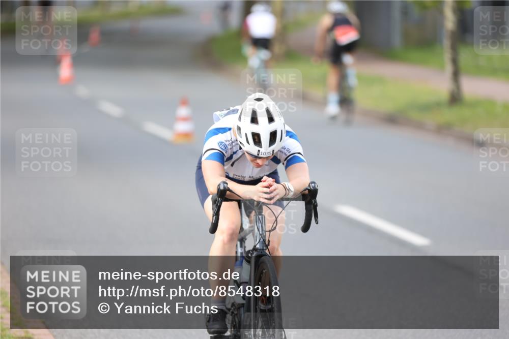 10.08.2025 - GEWOBA Citytriathlon Bremen Yannick Fuchs http://msf.ph/oto/8548318 10.08.2025 13:12:44 Radfahren 575, 582, 789, 895, 902, 924, 1028, 1035 meine-sportfotos.de
