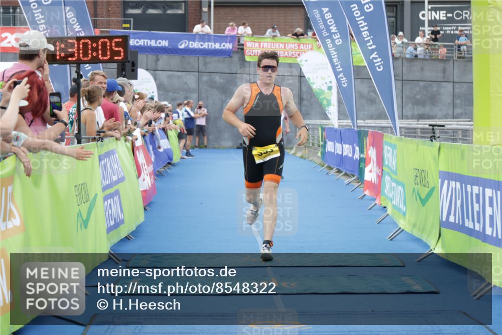 10.08.2025 - GEWOBA Citytriathlon Bremen H.Heesch http://msf.ph/oto/8548322 10.08.2025 11:33:47 Ziel 353, 432, 512 meine-sportfotos.de