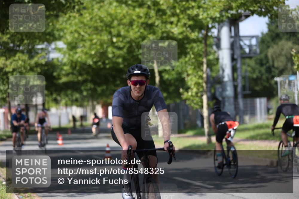 10.08.2025 - GEWOBA Citytriathlon Bremen Yannick Fuchs http://msf.ph/oto/8548325 10.08.2025 12:13:45 Radfahren 552, 568, 590, 612, 621, 649, 664, 733, 770, 776, 823, 863, 916, 1017 meine-sportfotos.de