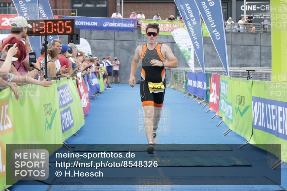 10.08.2025 - GEWOBA Citytriathlon Bremen H.Heesch http://msf.ph/oto/8548326 10.08.2025 11:33:47 Ziel 353, 432, 512 meine-sportfotos.de