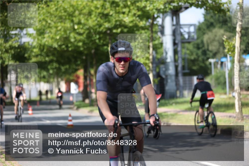 10.08.2025 - GEWOBA Citytriathlon Bremen Yannick Fuchs http://msf.ph/oto/8548328 10.08.2025 12:13:45 Radfahren 552, 568, 590, 612, 621, 649, 664, 733, 770, 776, 823, 863, 916, 1017 meine-sportfotos.de