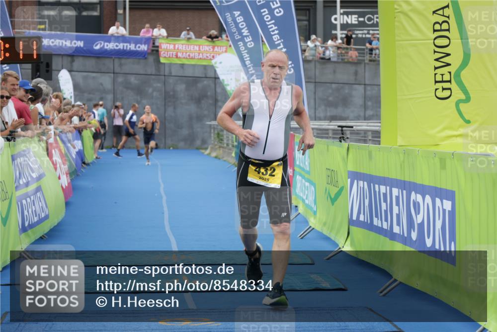 10.08.2025 - GEWOBA Citytriathlon Bremen H.Heesch http://msf.ph/oto/8548334 10.08.2025 11:33:52 Ziel 353, 432 meine-sportfotos.de