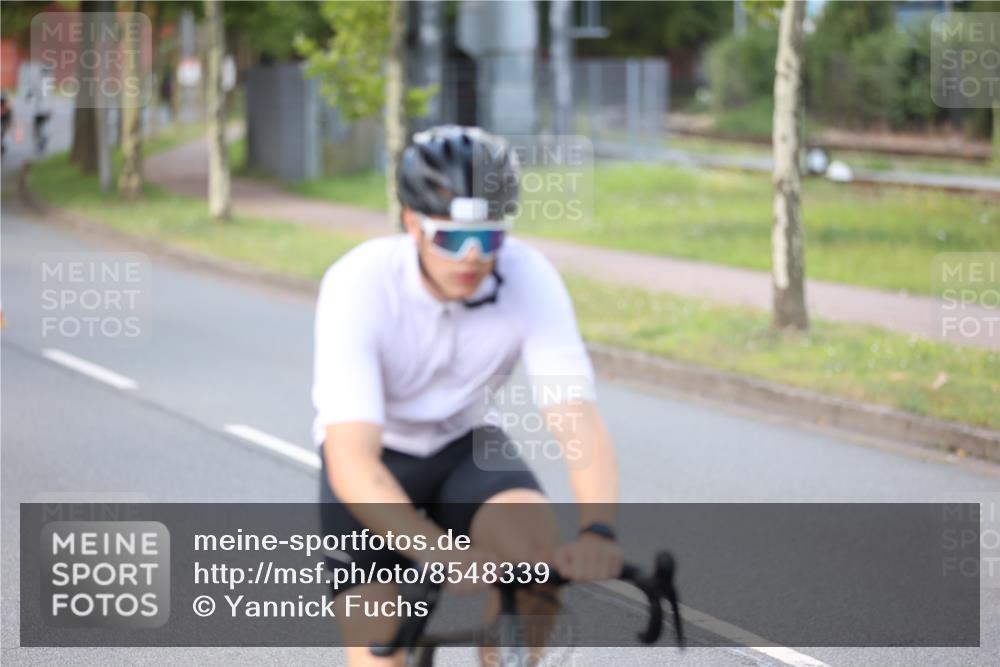 10.08.2025 - GEWOBA Citytriathlon Bremen Yannick Fuchs http://msf.ph/oto/8548339 10.08.2025 13:12:51 Radfahren 575, 582, 895, 902, 1028, 1035 meine-sportfotos.de