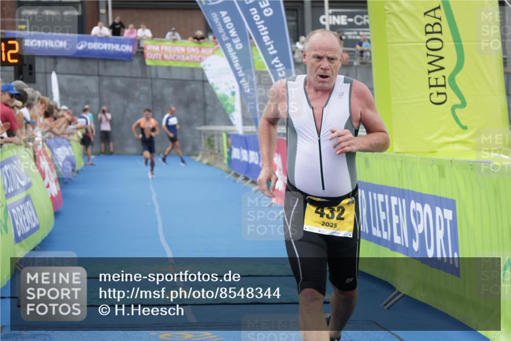 10.08.2025 - GEWOBA Citytriathlon Bremen H.Heesch http://msf.ph/oto/8548344 10.08.2025 11:33:53 Ziel 352, 353, 432 meine-sportfotos.de