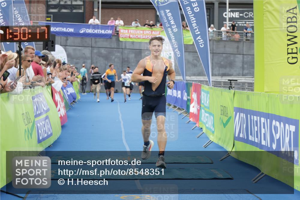 10.08.2025 - GEWOBA Citytriathlon Bremen H.Heesch http://msf.ph/oto/8548351 10.08.2025 11:33:59 Ziel 352, 432 meine-sportfotos.de